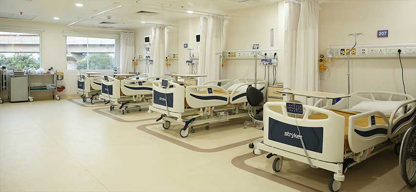 Discover Exciting Travel Nurse Jobs in Columbus, Ohio 2 A travel nurse working in a hospital